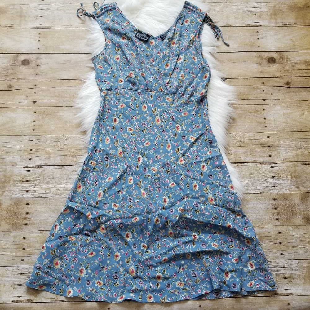 ANGIE V NECK SLEEVELESS TIE SHOULDER FLORAL DRESS